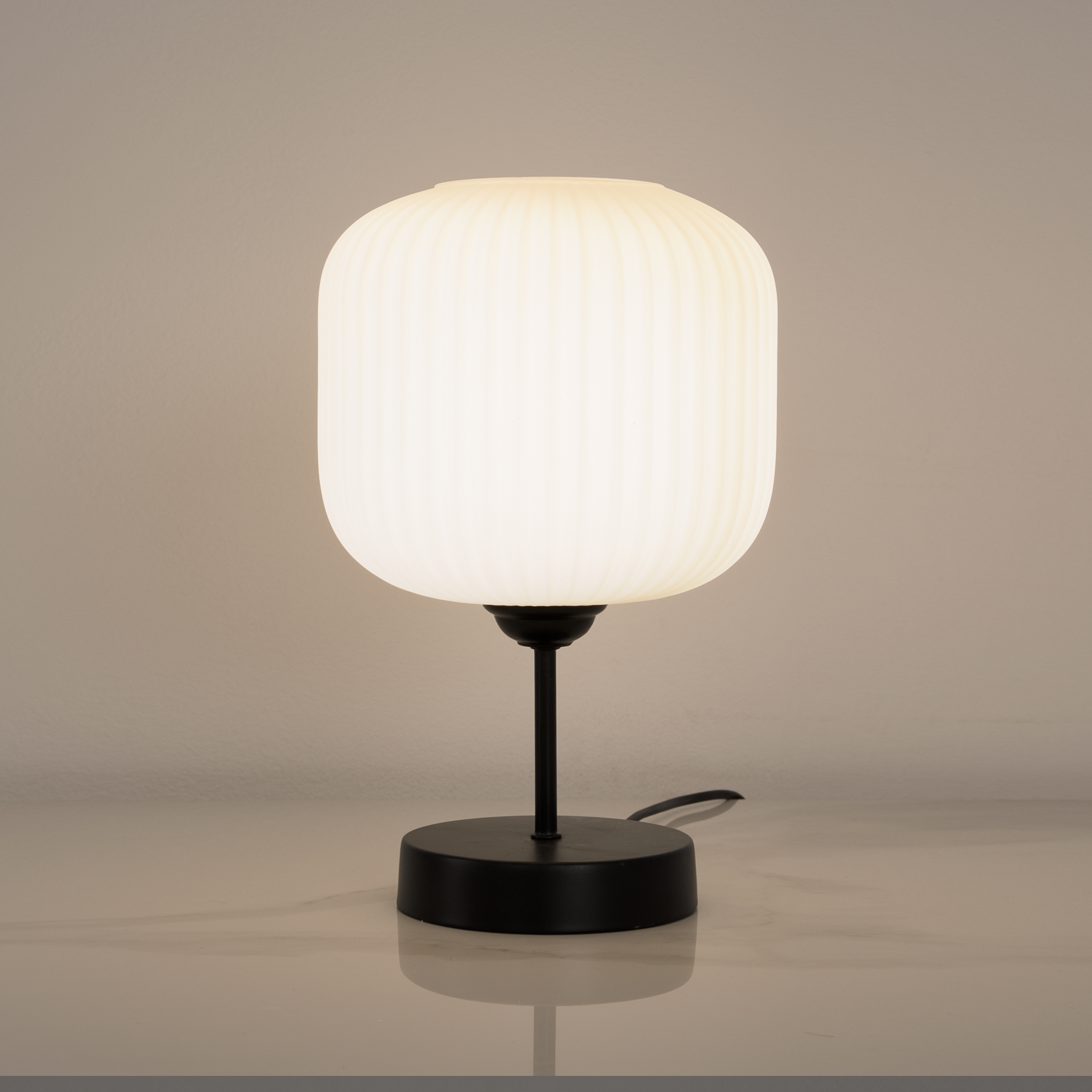 SHR-TL-213B-1L Renata 1 Light White × Black Table Lamp - Image 1